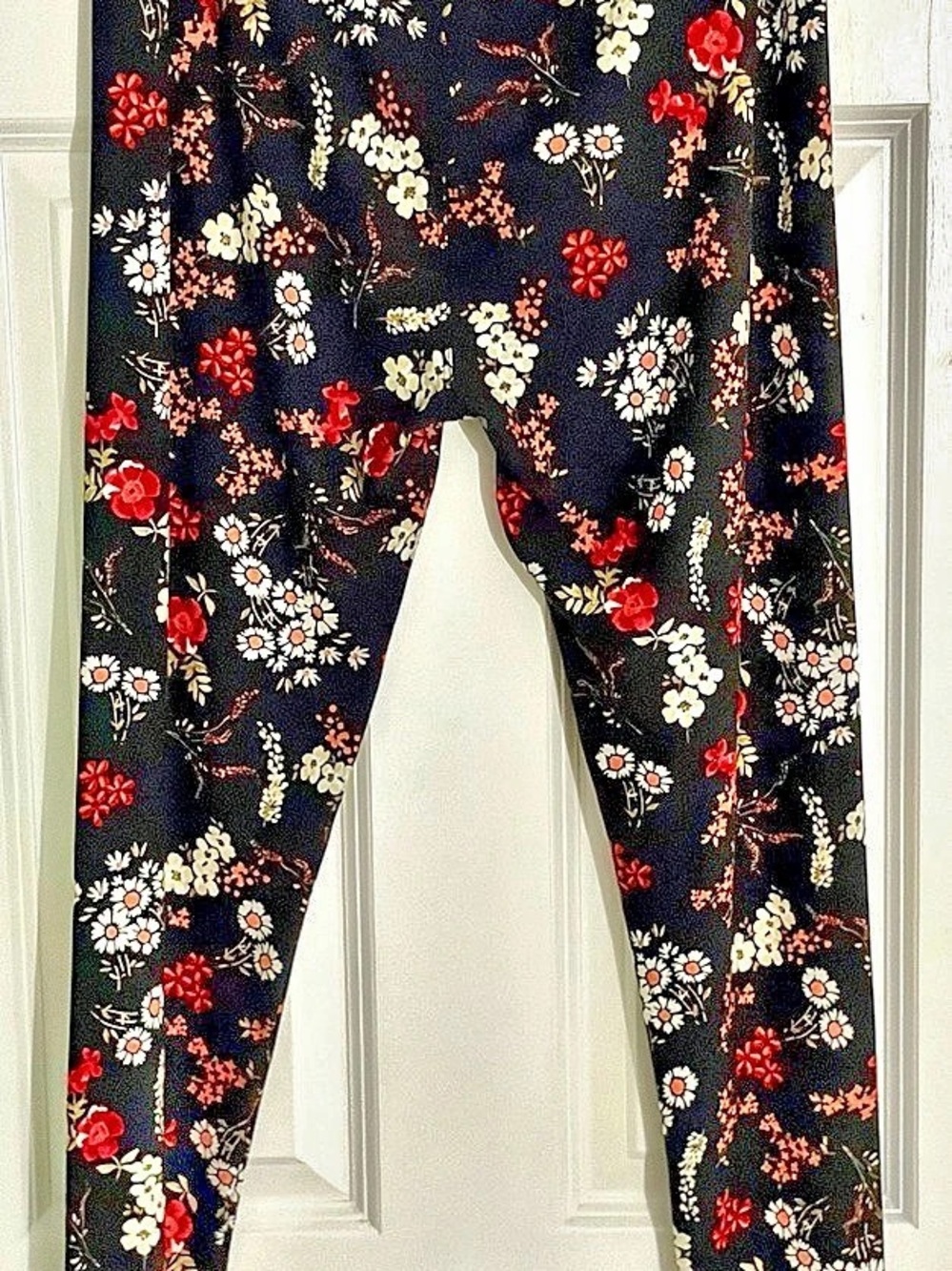 LuLaRoe Tall & Curvy Leggings Black & Red Like New